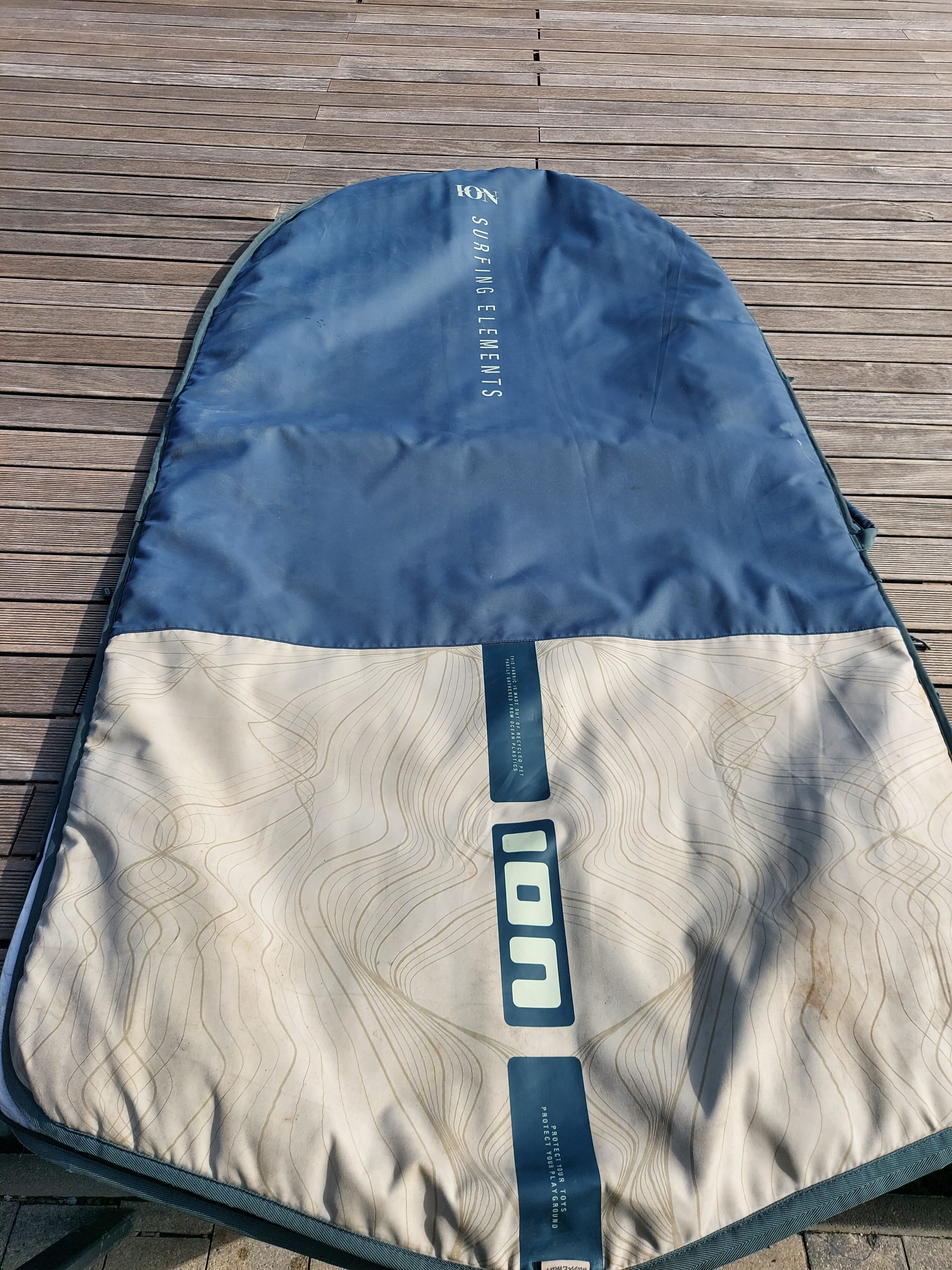 Falcon bag front